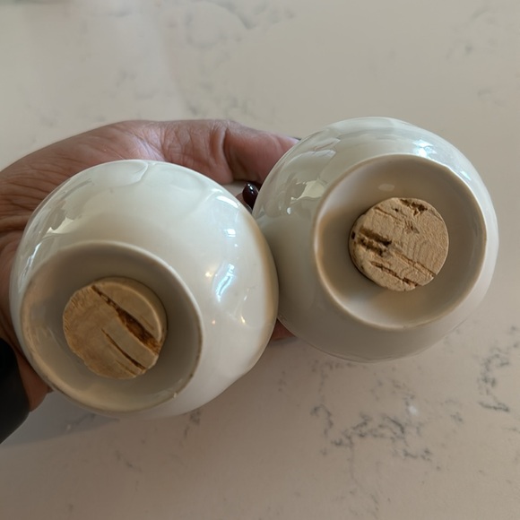 Epoch apple blossom salt and pepper shaker - Picture 3 of 3